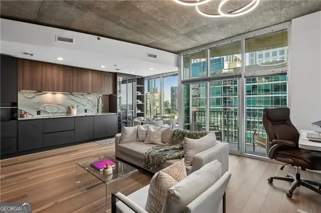933 Peachtree Street Ne 1824, Atlanta