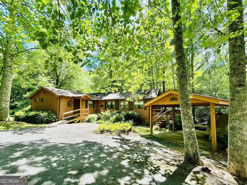 1815 Canoe Creek Drive, Hiawassee