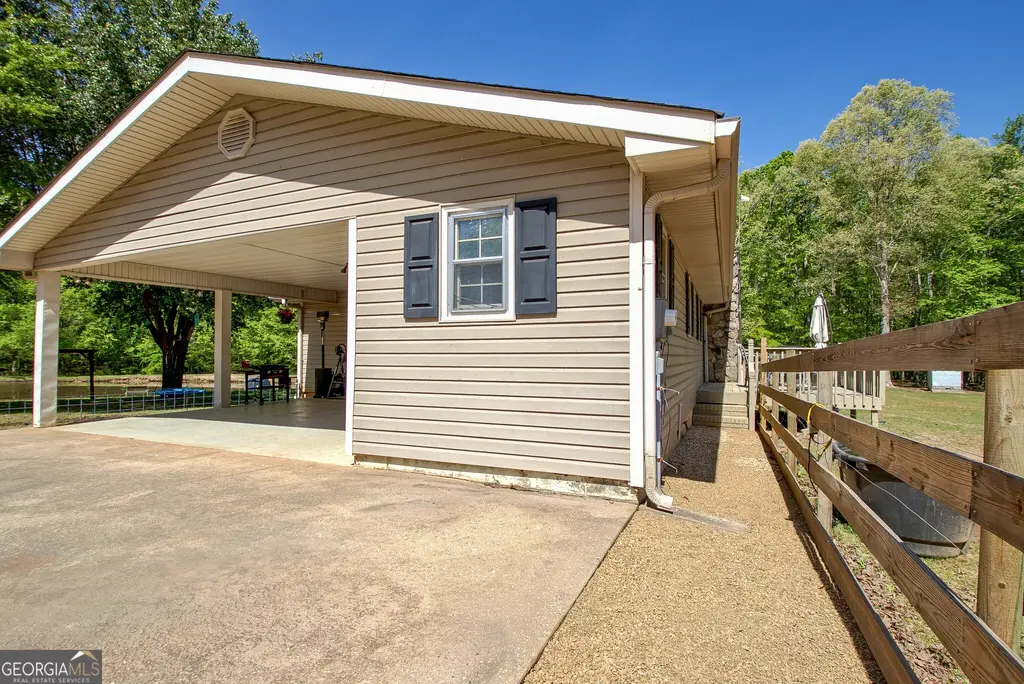 404 Tranquil Cemetary Road, Senoia