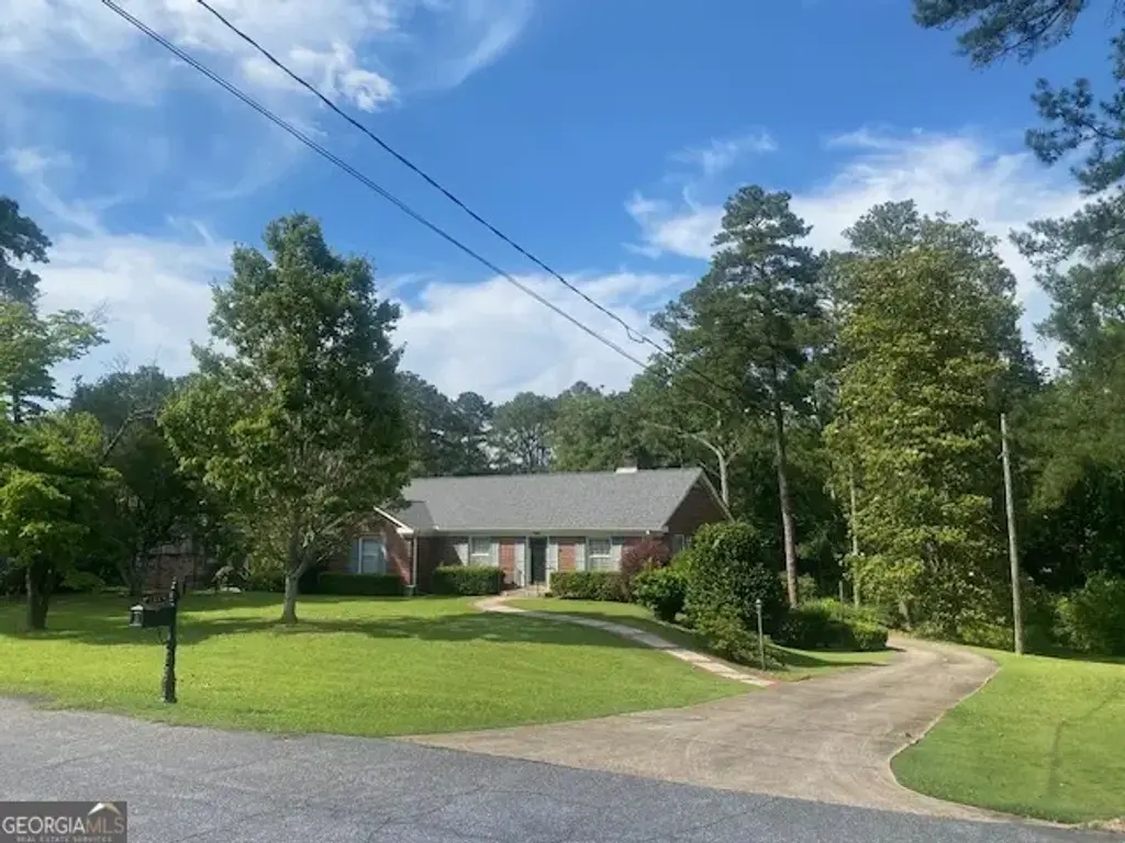 123 Hillcrest Road, West Point