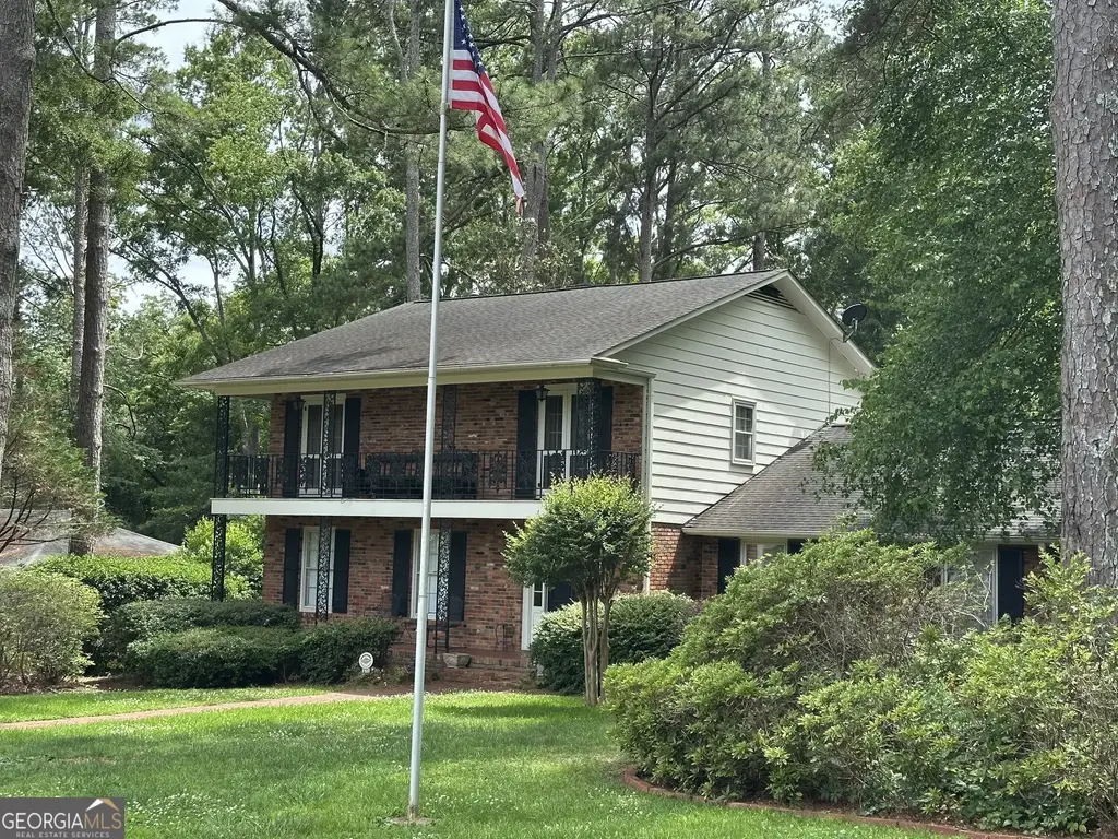 810 Stewart Avenue, Union Point