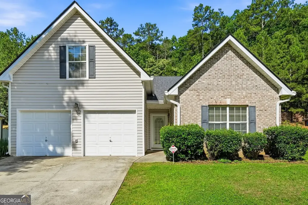 6141 Redtop Loop, Fairburn