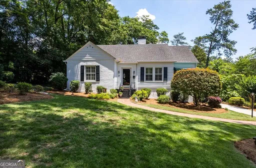 425 Ashley Place, Macon