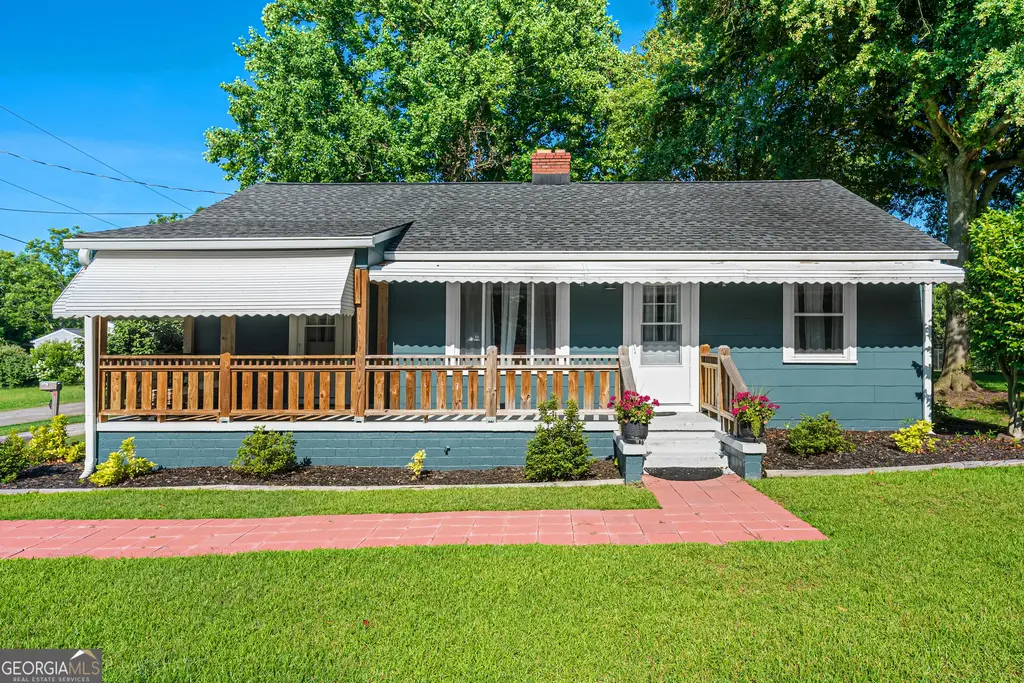 67 Fairview Avenue, Hartwell