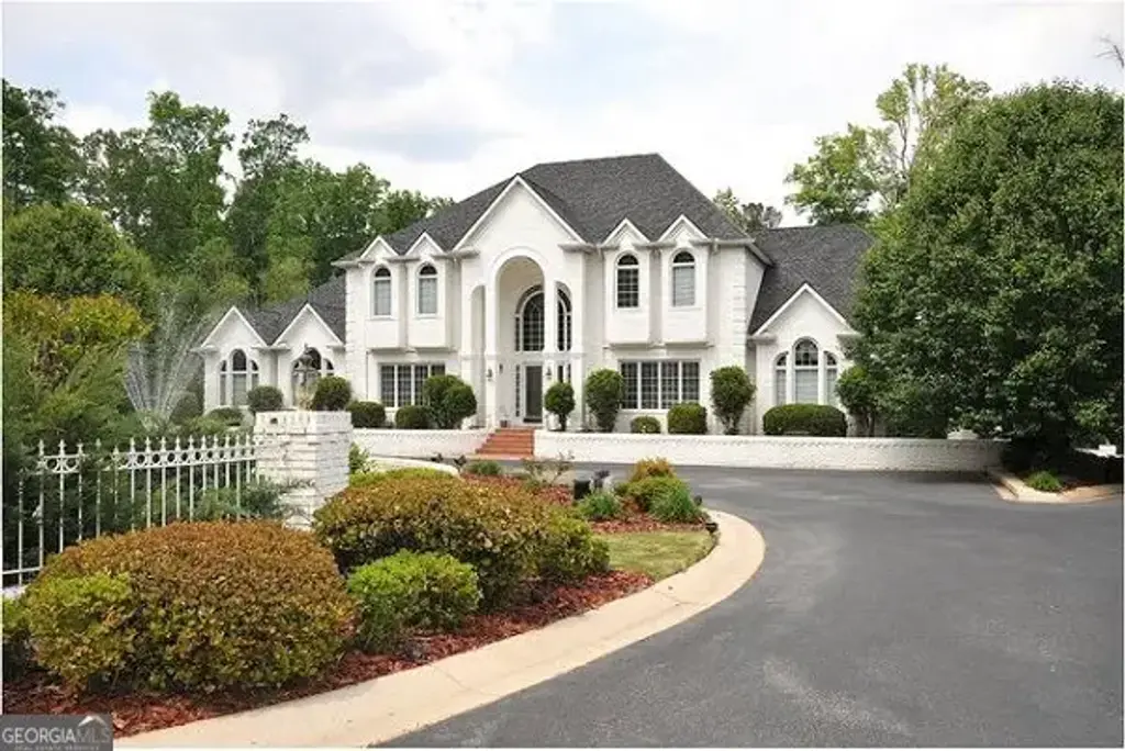 170 Howard Oaks Drive, Macon