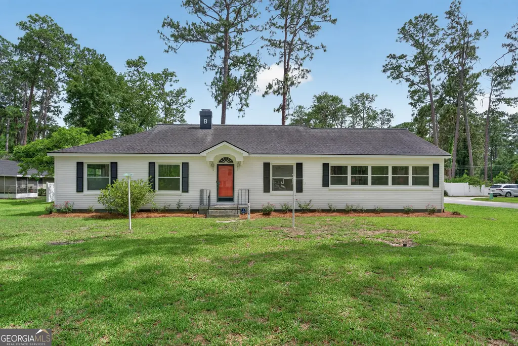808 Seminole Trail, Waycross