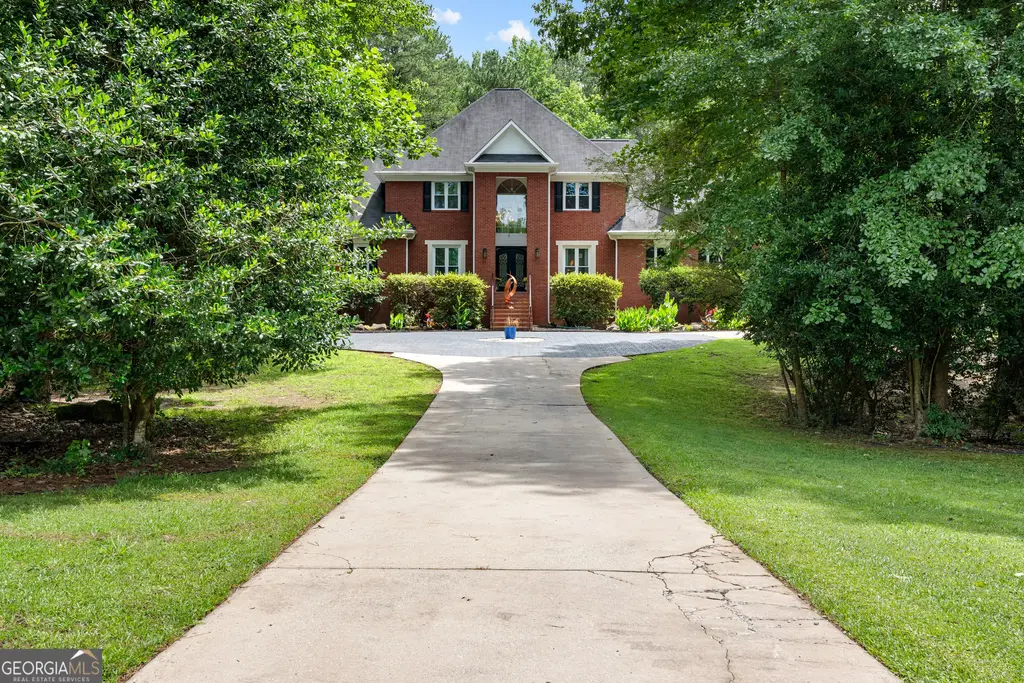 230 Camelot Drive, Fayetteville