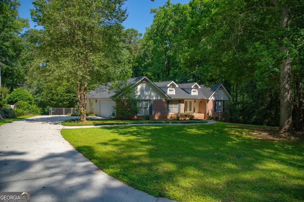 30 Laurelwood Circle, Griffin