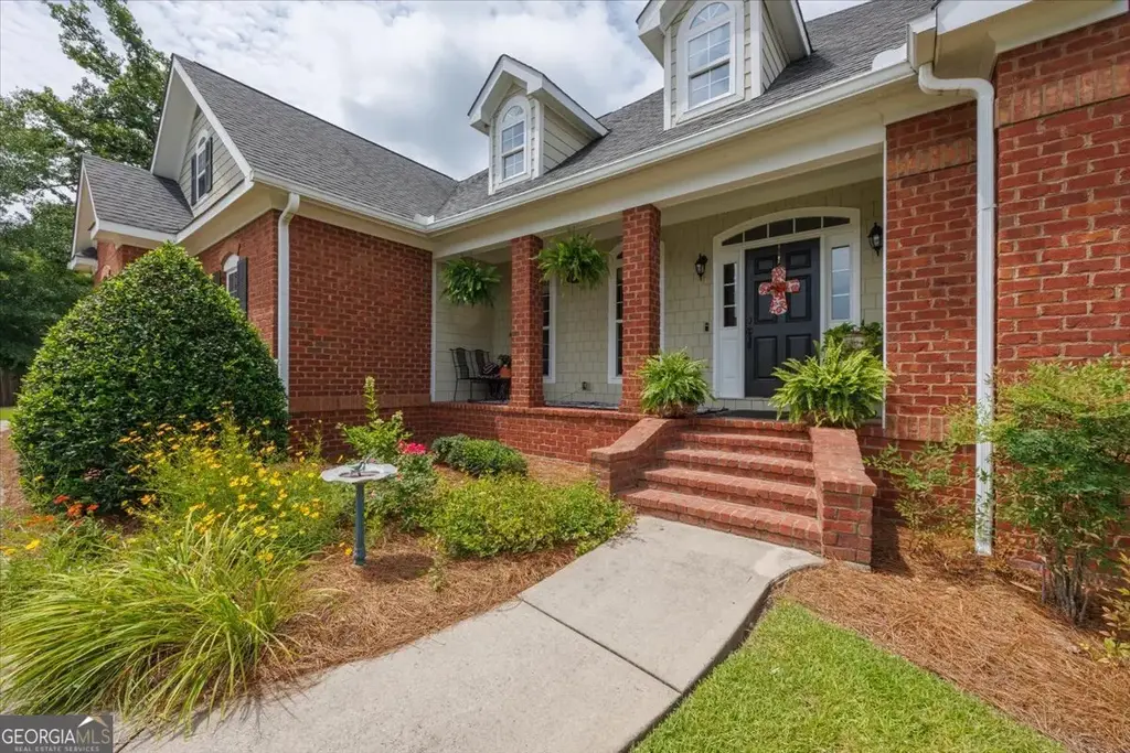 210 Oberon Place S, Macon