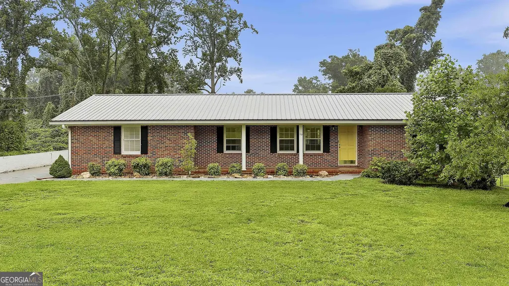 19 Colonial Drive, Newnan