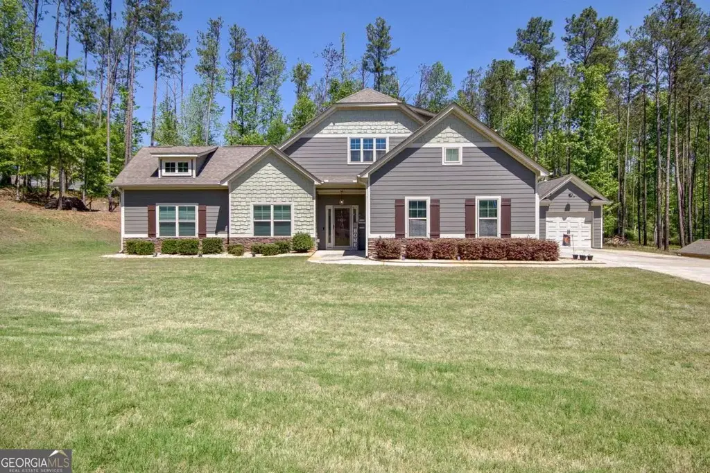 153 Carlow Court, Newnan