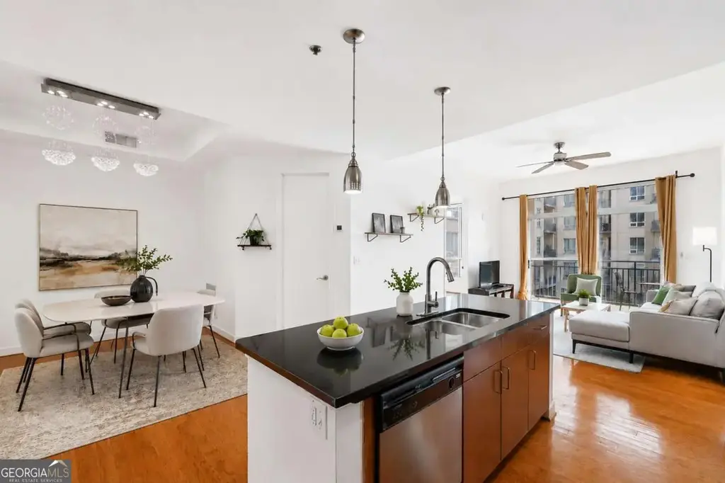 711 Cosmopolitan Drive Ne 300, Atlanta