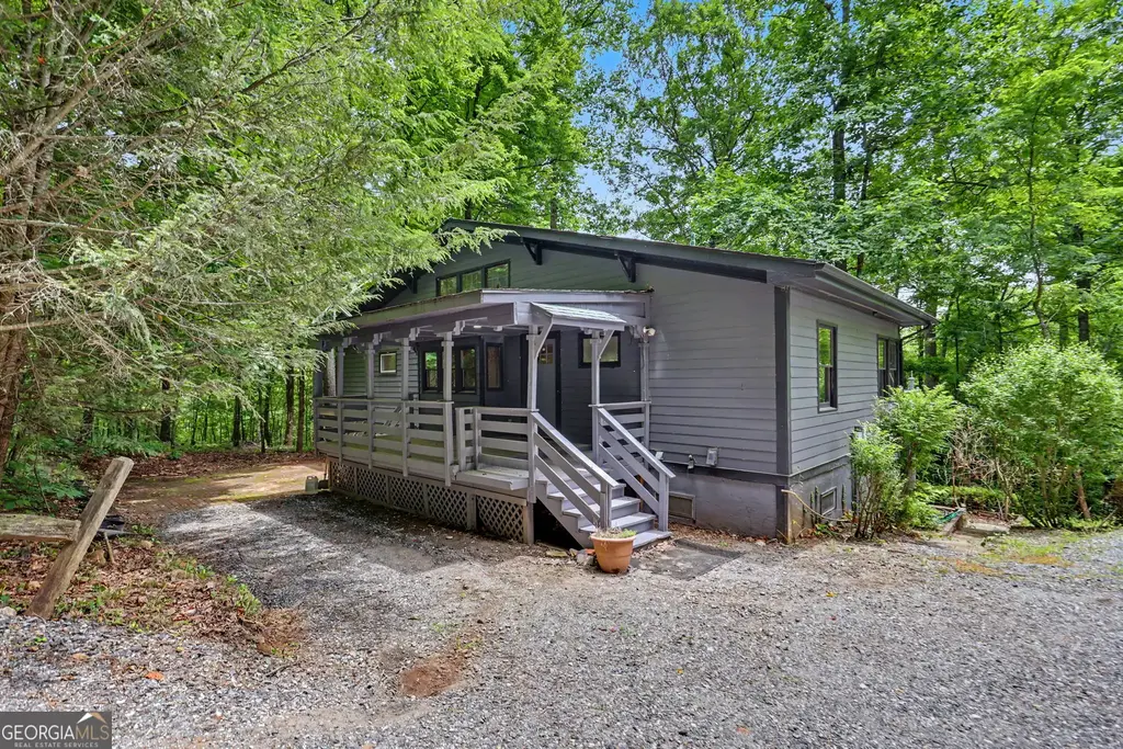 996 Crestview Drive, Otto