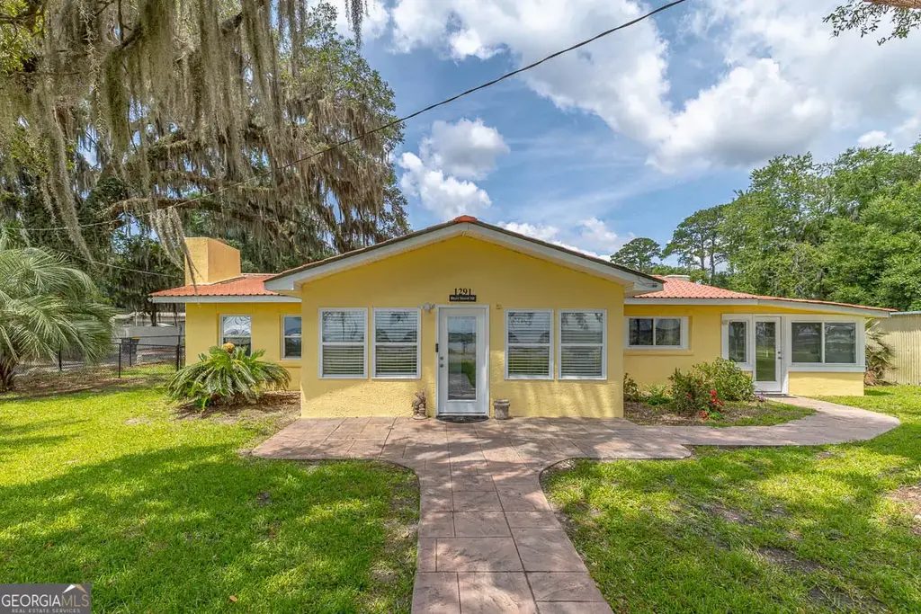 1291 River Street Ne, Townsend