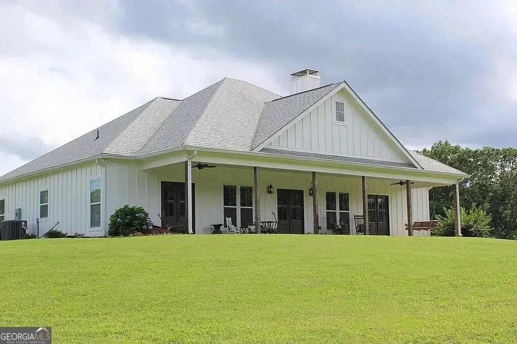 94 Race Track Road, The Rock
