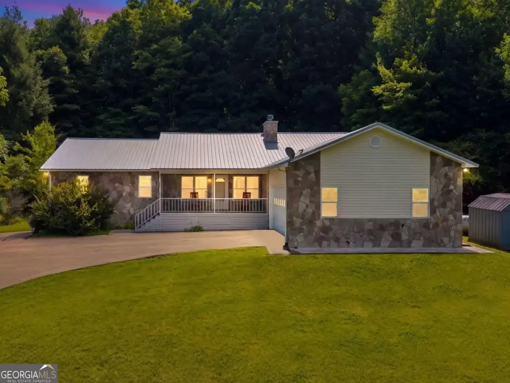 810 Hog Creek Road, Hiawassee