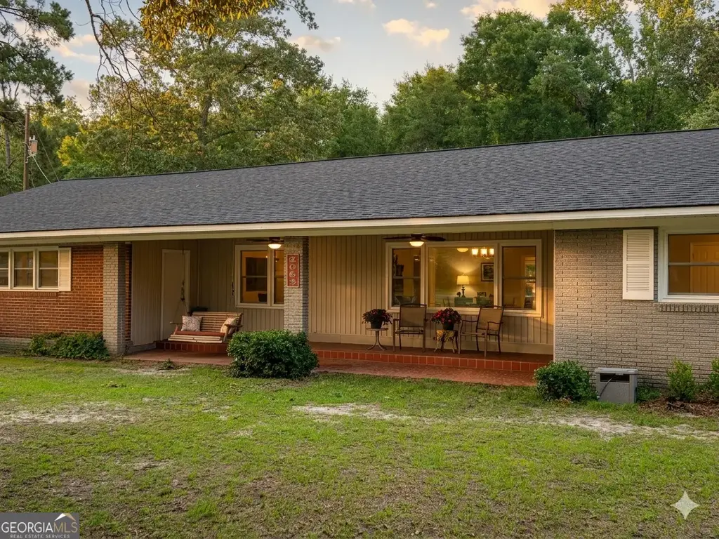 2068 Church Street, Rentz