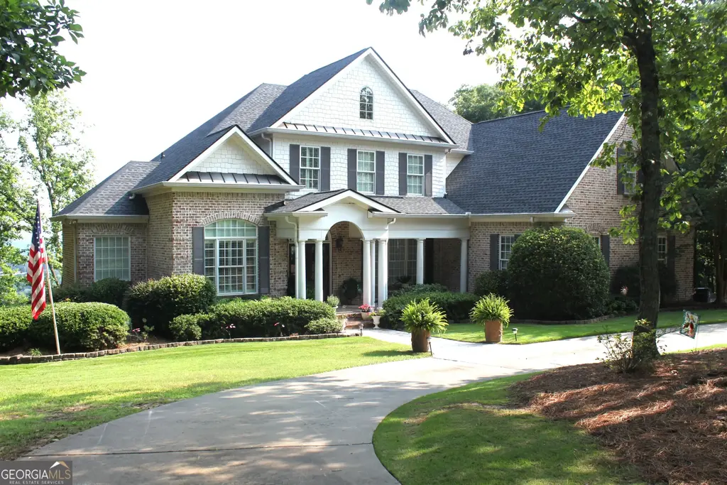 551 Mountain Ridge Drive, Manchester