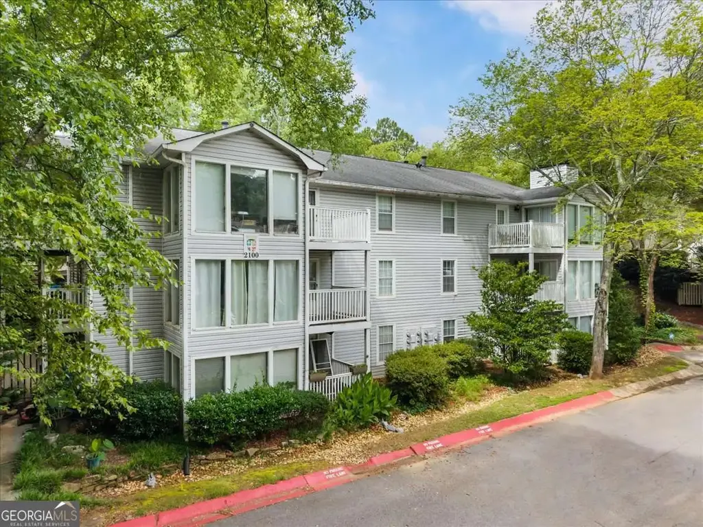 2102 Augusta Drive Se 21, Marietta