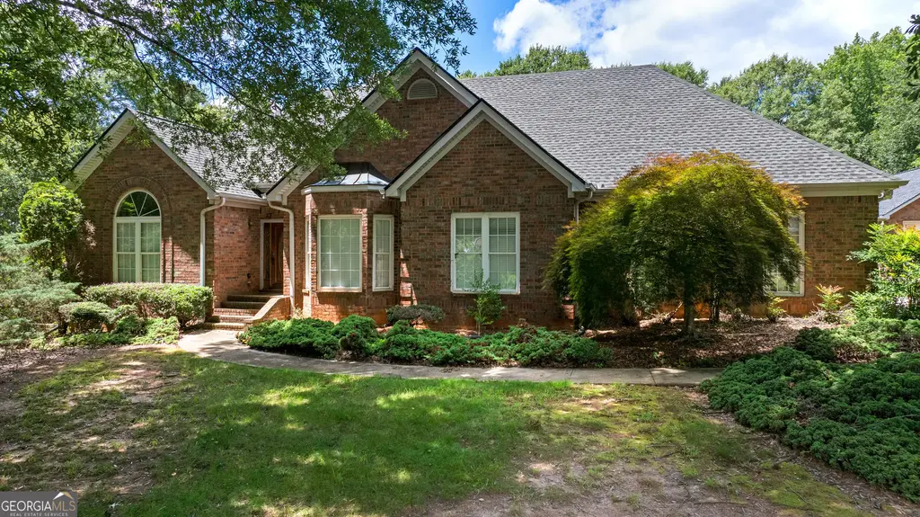 100 Moonview Place, Fayetteville