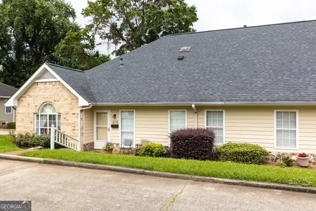 206 Cedarwood Lane, Thomaston