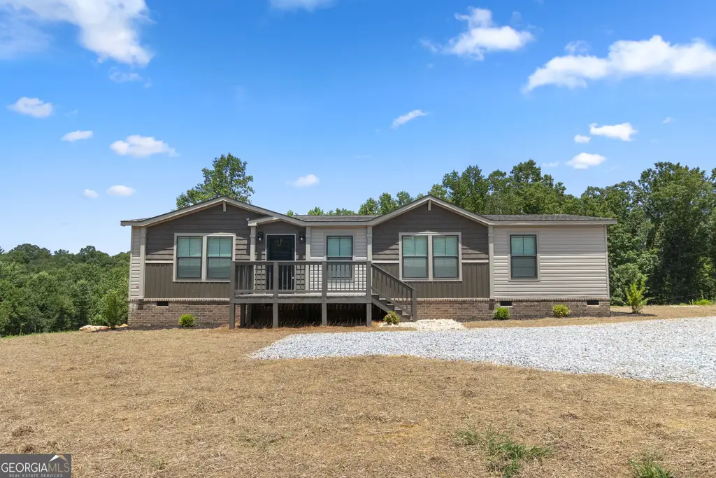 654 Robertson Loop Road, Clarkesville