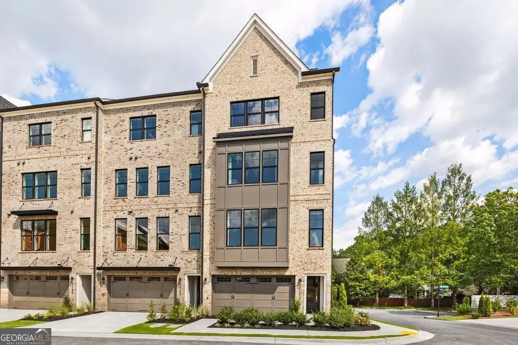 2246 Crestview Drive 34, Brookhaven