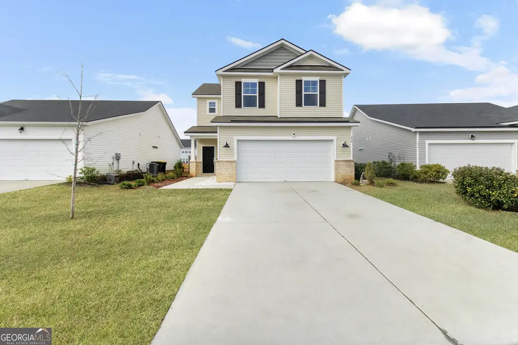 258 Lakepointe Drive, Savannah