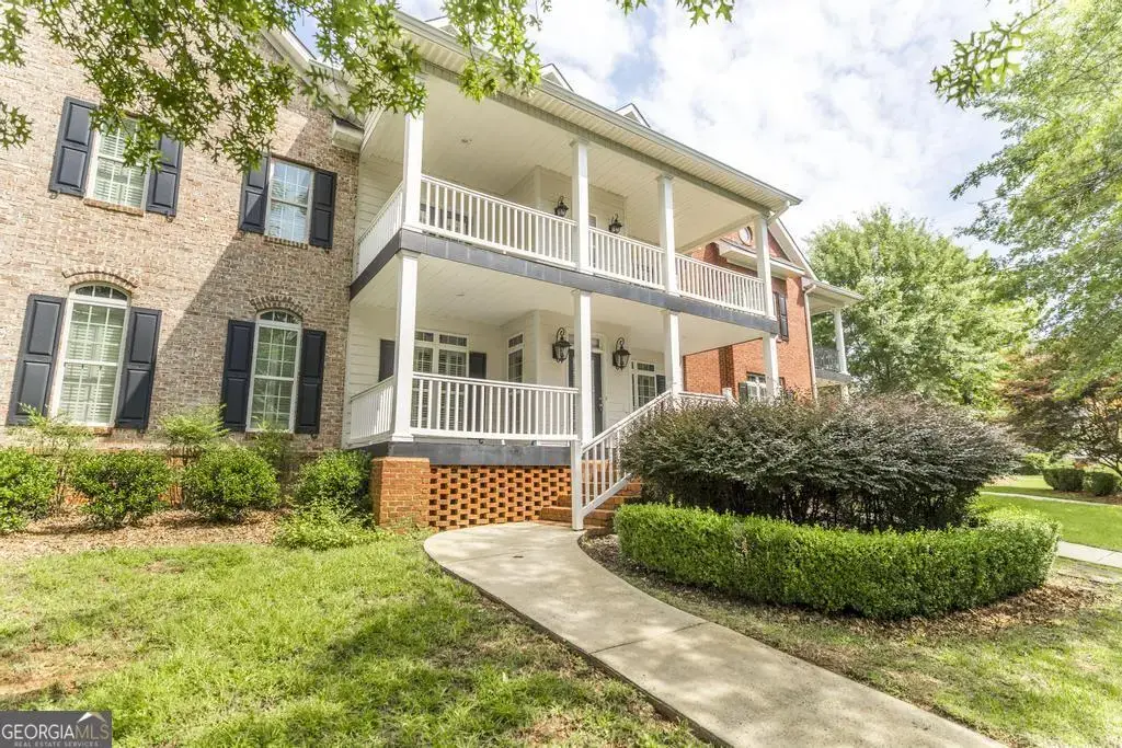 856 Tufthunter, Macon