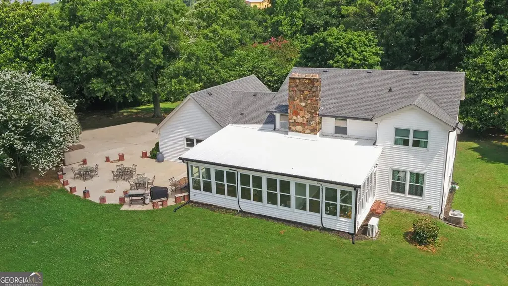 6077 Highway 332, Hoschton