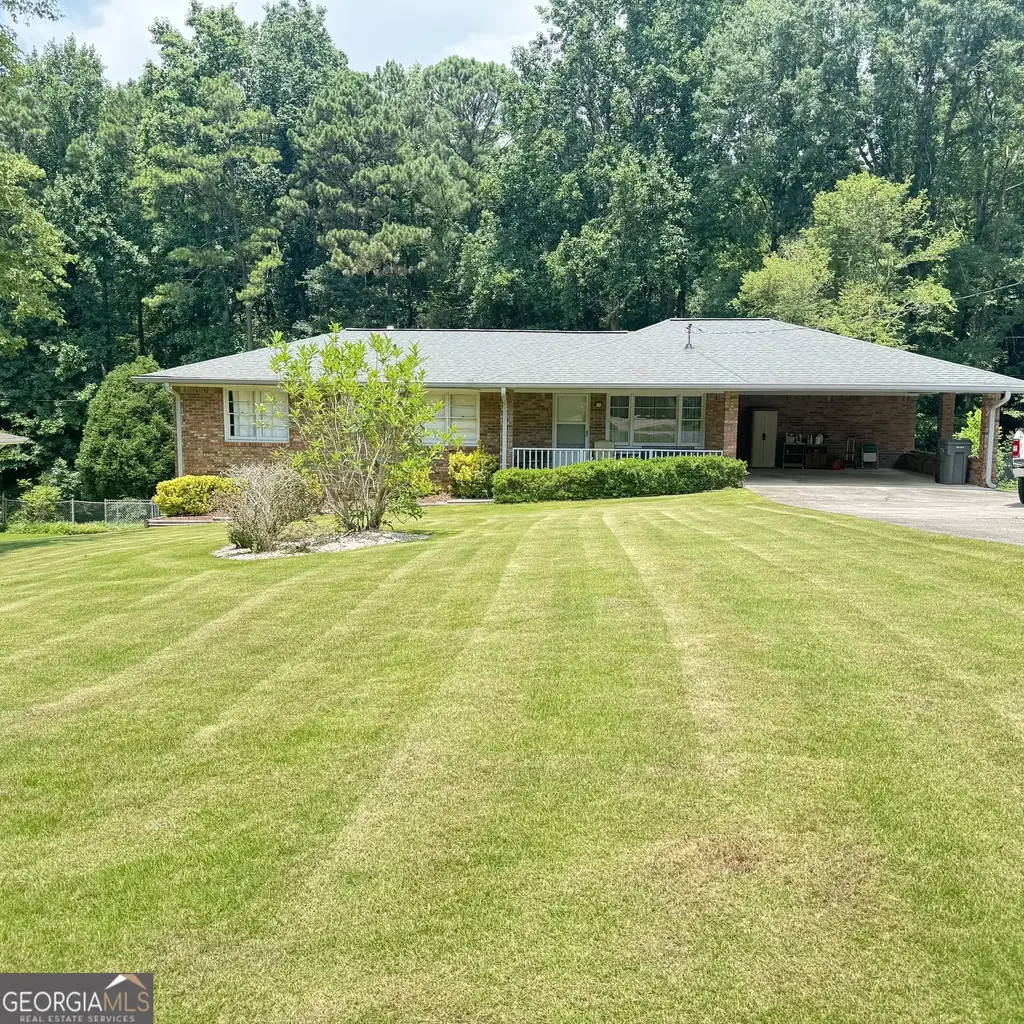 6136 Queens Road, Douglasville
