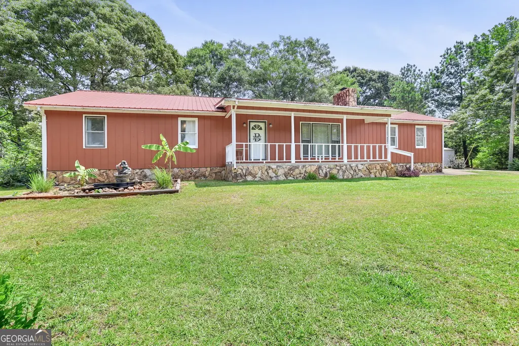 1176 County Rd 17, Roanoke
