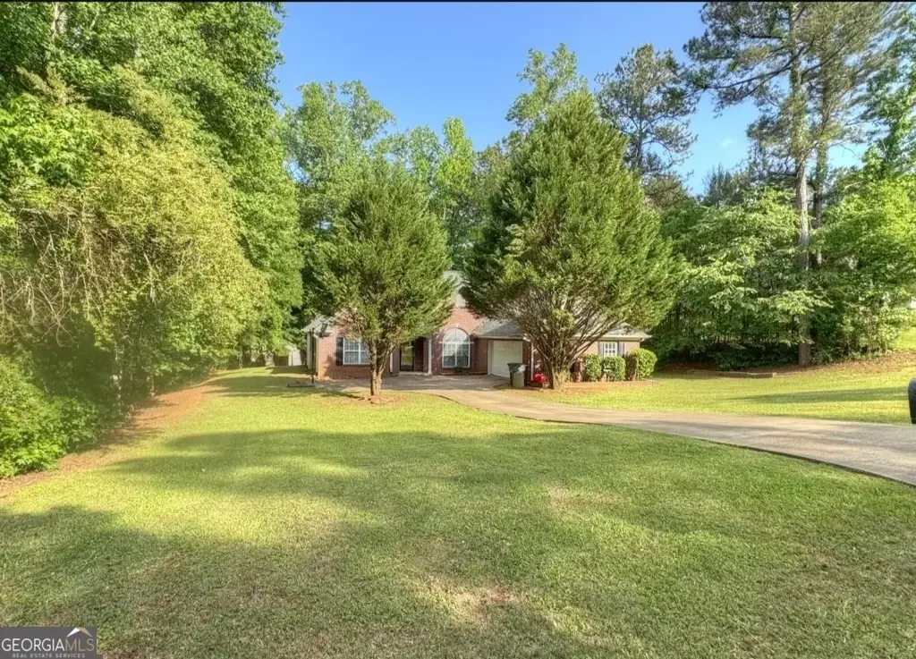 239 Old Pond Road, Lagrange