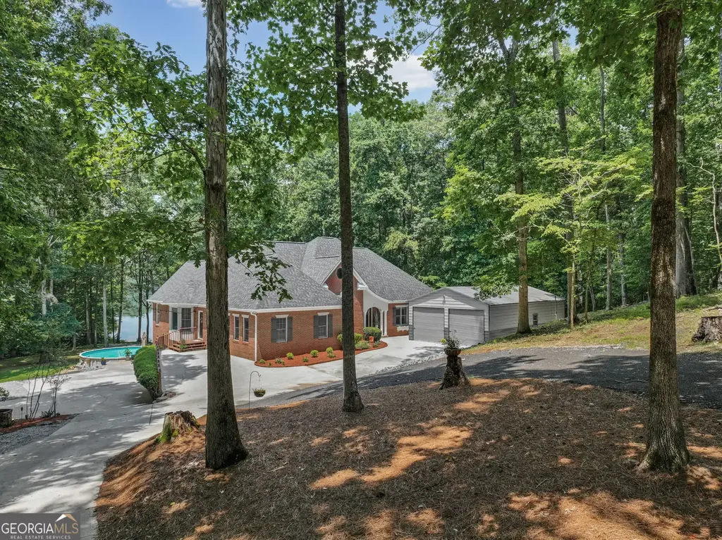 75 Waters Edge Lane, Newnan