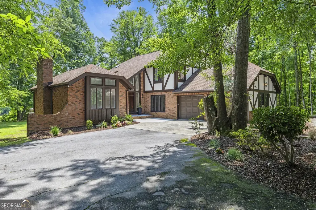 7598 Lakewood Drive, Macon