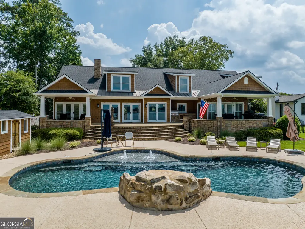 245 Lakeshore Circle, Milledgeville