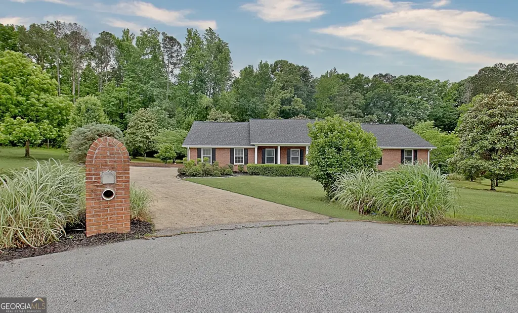 105 Walden Way, Fayetteville
