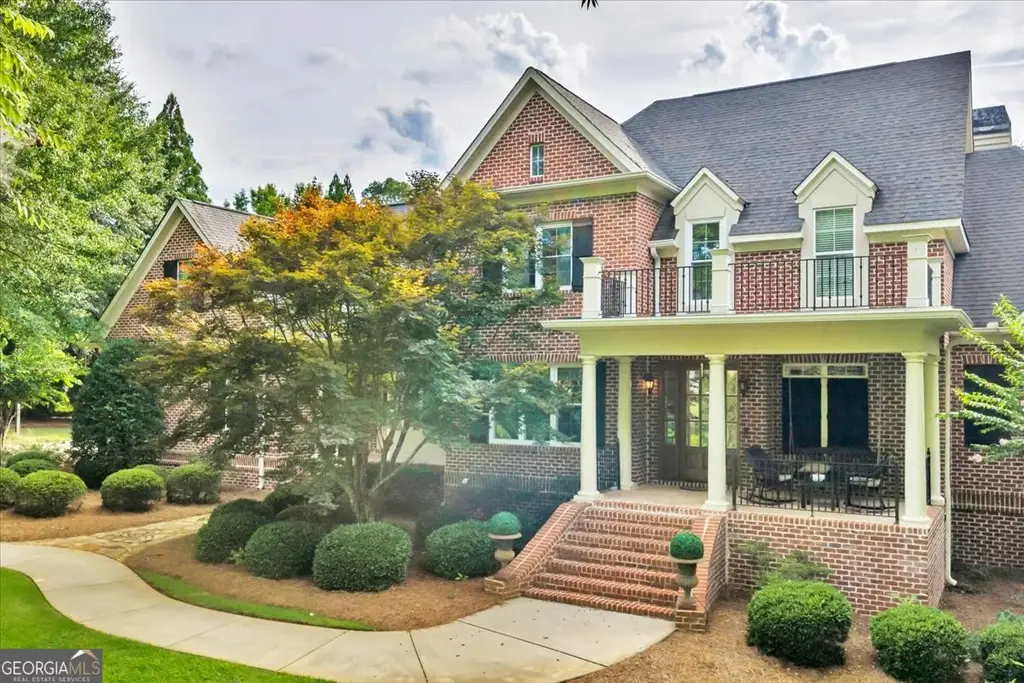 223 Walton Chase, Perry