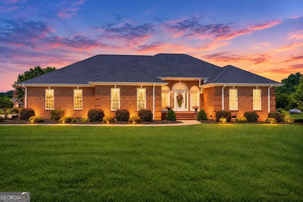 1121 Beacon Light Road, Hartwell