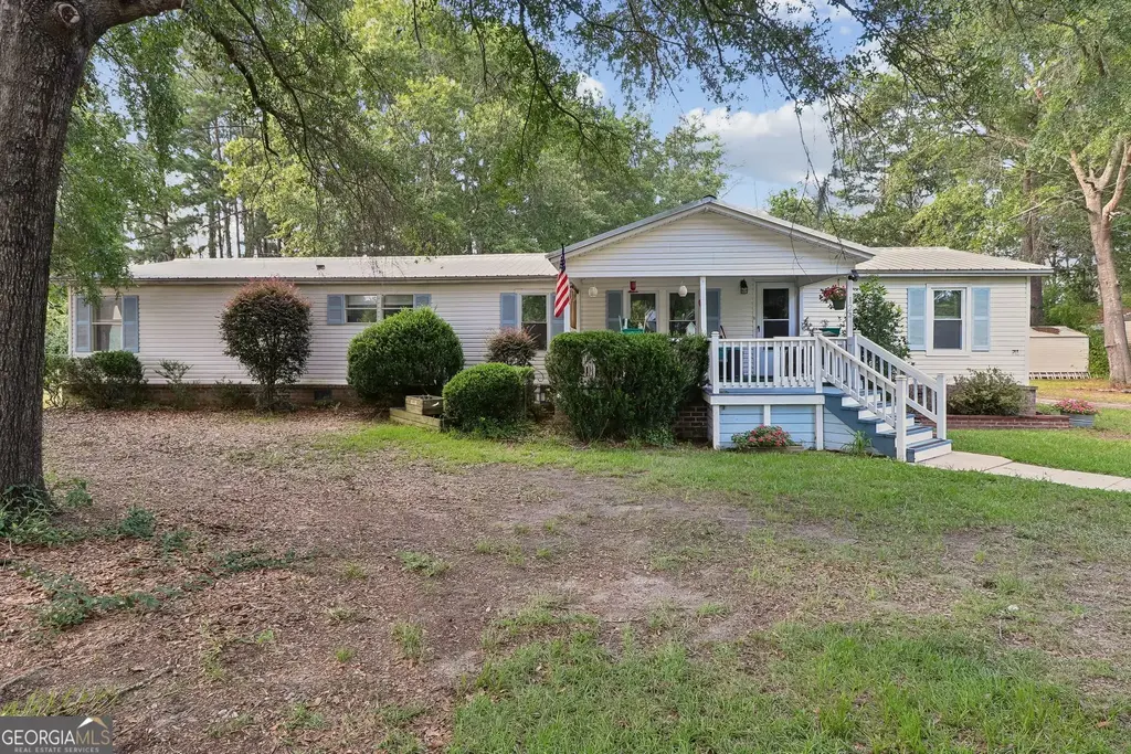 124 Edgewater Drive, Bloomingdale