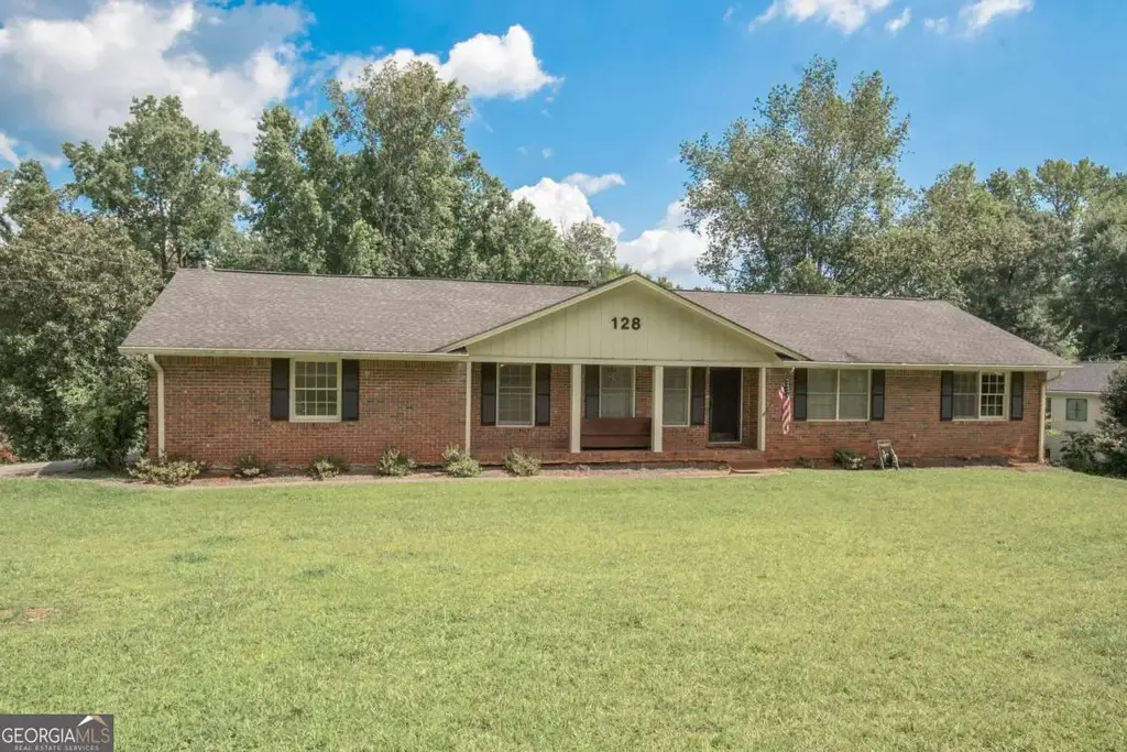 128 Robinhood Drive, Newnan