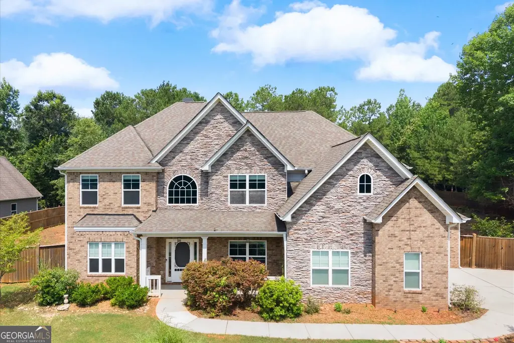 102 Gracie Gardens Court, Newnan