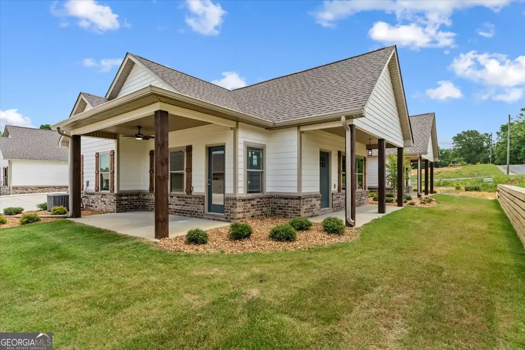 88 Maddox Lane 88, Chatsworth