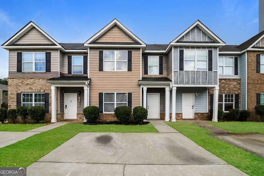 6090 Oak Bend Court, Riverdale