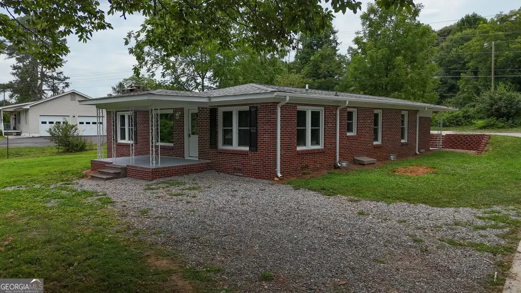 2292 Blacksnake Road, Mount Airy