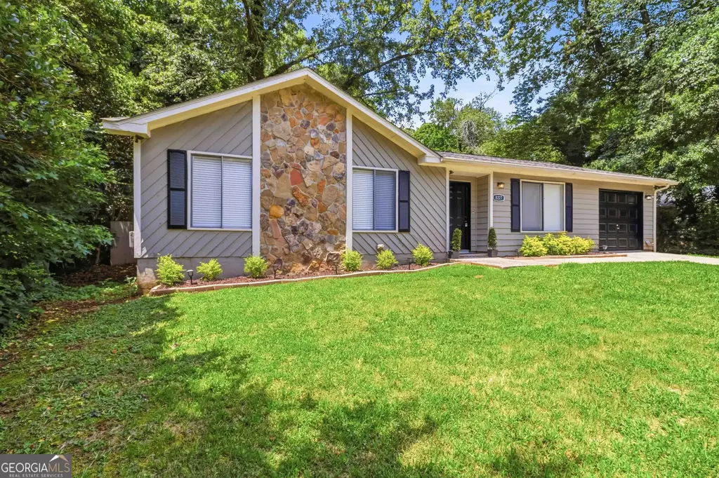 8227 Englewood Trail, Riverdale