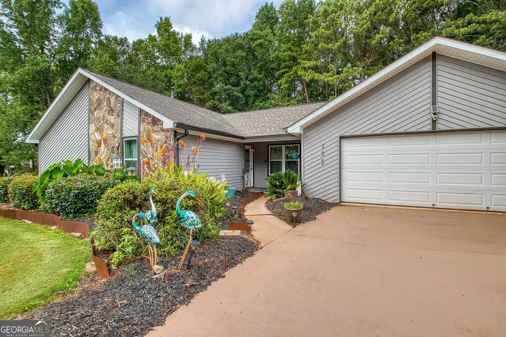 125 Grandchester Way, Fayetteville