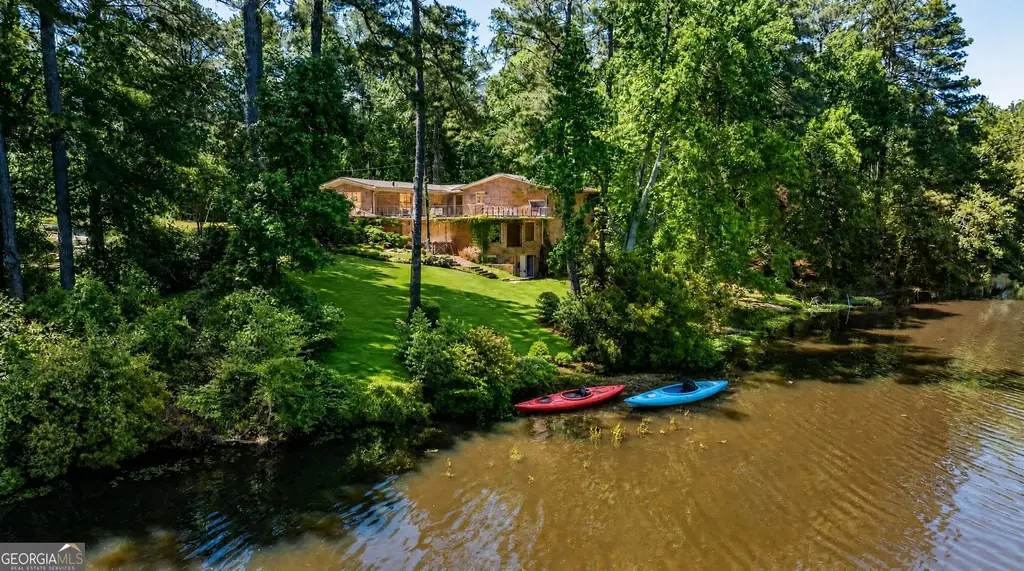 8 Canterbury Drive, Newnan