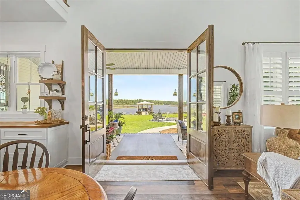 164 River Road, Midway