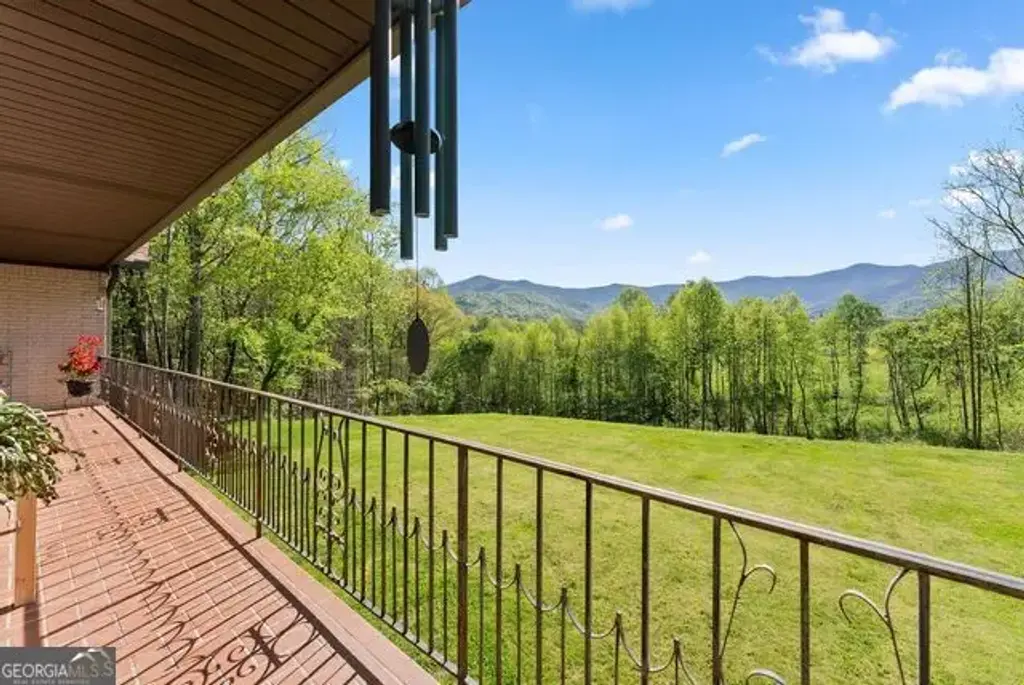 153 Trackrock Gap Road, Blairsville